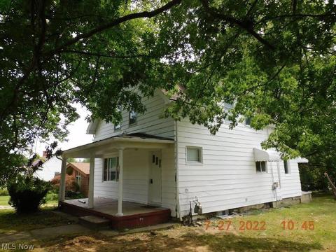 809 Spring St, Conneaut, OH 44030 photo 3