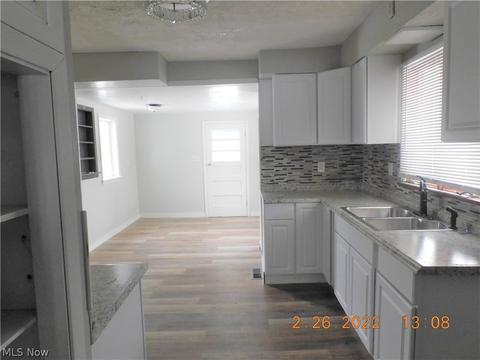 809 Spring St, Conneaut, OH 44030 photo 9