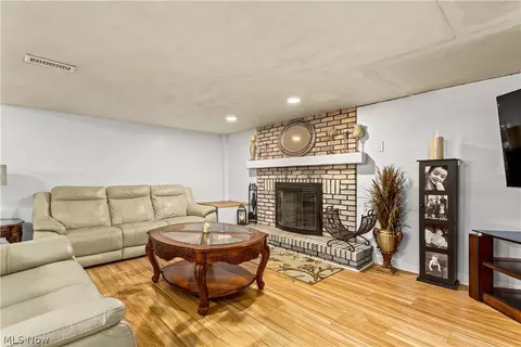 913 Salem Ave, Elyria, OH 44035 photo 26