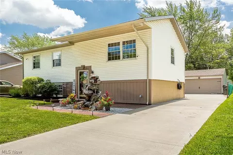 913 Salem Ave, Elyria, OH 44035 photo 4