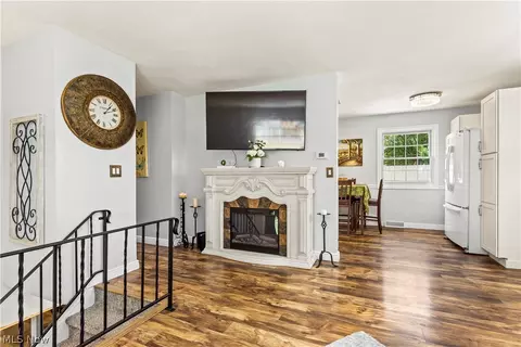 913 Salem Ave, Elyria, OH 44035 photo 5