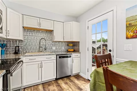 913 Salem Ave, Elyria, OH 44035 photo 11