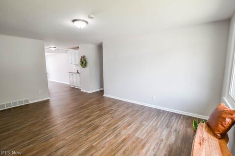 146 Mount Marie Ave NW, Canton, OH 44708 photo 3