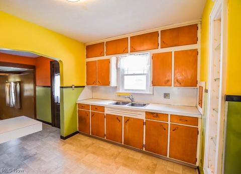 207 Montrose Ave NW, Canton, OH 44708 photo 9