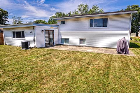 2144 E 39th St, Lorain, OH 44055 photo 3