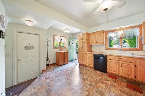 635 Holden Dr, Ashtabula, OH 44004 photo 8