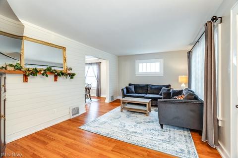 285 N Pardee St, Wadsworth, OH 44281 photo 9