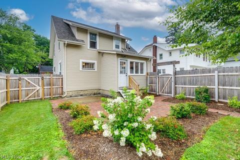 285 N Pardee St, Wadsworth, OH 44281 photo 2