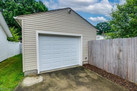 285 N Pardee St, Wadsworth, OH 44281 photo 7