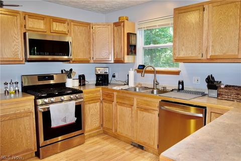 791 Bisson Ave, Akron, OH 44307 photo 8