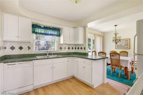 1089 Hillside Rd, Seven Hills, OH 44131 photo 9