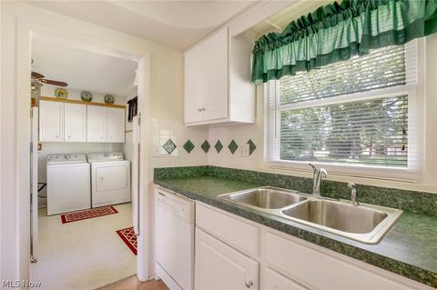 1089 Hillside Rd, Seven Hills, OH 44131 photo 10