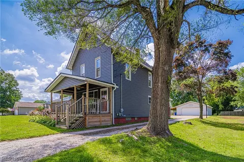1124 E 17th St, Ashtabula, OH 44004 photo 2