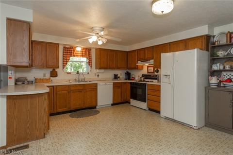 425 E Florida Ave, Sebring, OH 44672 photo 8