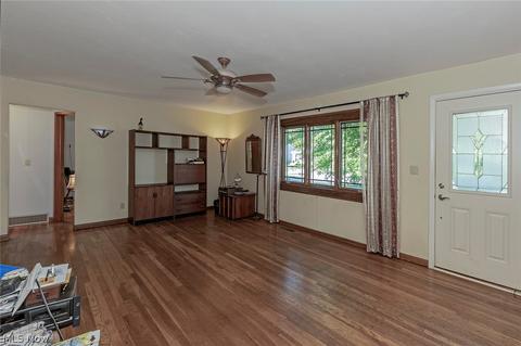 5379 Harmony Ln, Willoughby, OH 44094 photo 2