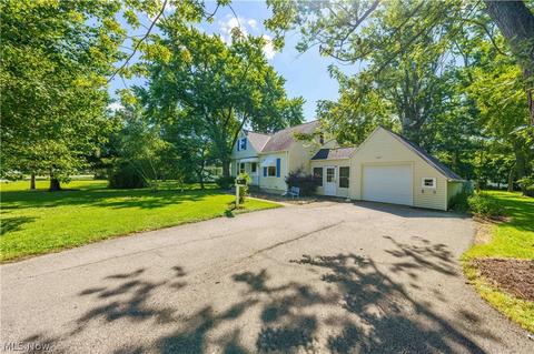 557 Hilliard Rd, Elyria, OH 44035 photo 2