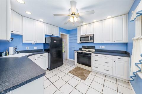 557 Hilliard Rd, Elyria, OH 44035 photo 8
