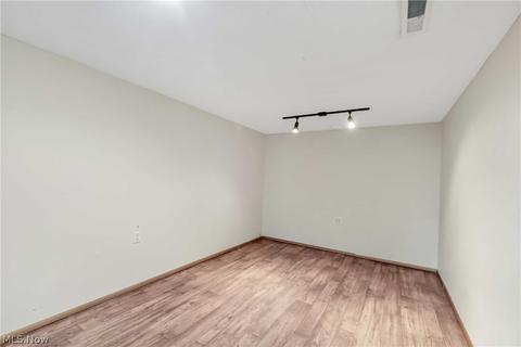 7744 E Linden Ln, Parma, OH 44130 photo 23