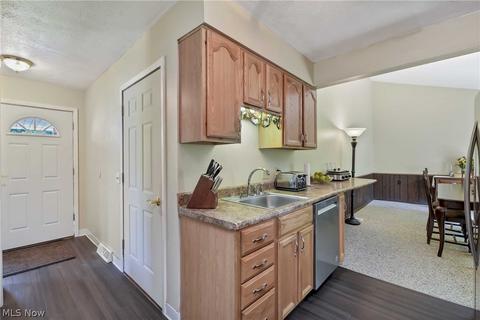 7744 E Linden Ln, Parma, OH 44130 photo 6