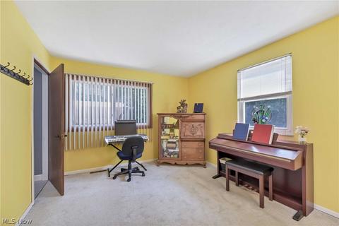 7744 E Linden Ln, Parma, OH 44130 photo 17