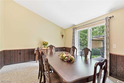 7744 E Linden Ln, Parma, OH 44130 photo 9