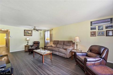 7744 E Linden Ln, Parma, OH 44130 photo 2