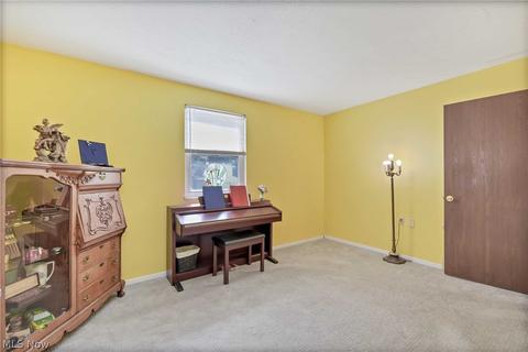7744 E Linden Ln, Parma, OH 44130 photo 19