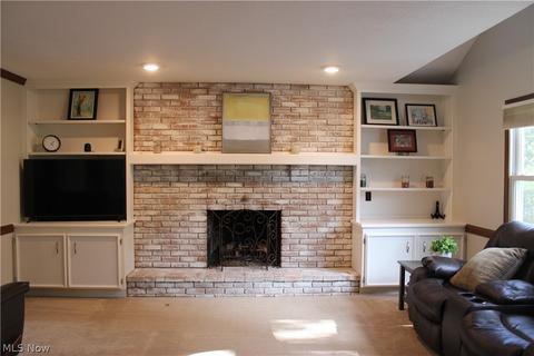 3463 Briton Cir NW, Canton, OH 44708 photo 2