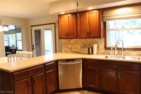 3463 Briton Cir NW, Canton, OH 44708 photo 9
