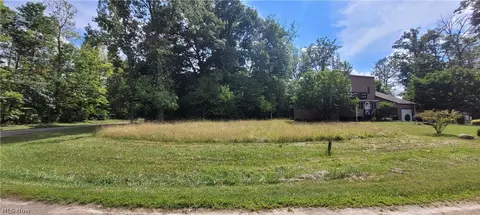 6056-6057 Live Oak Ct, West Salem, OH 44287