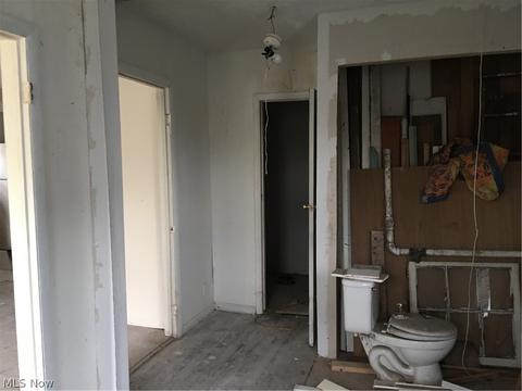 969 Belden Ave, Akron, OH 44310 photo 2