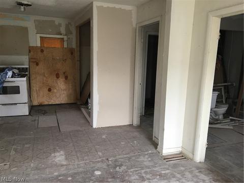 969 Belden Ave, Akron, OH 44310 photo 4