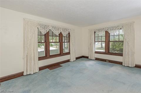 8488 Forestview Ave, Mentor, OH 44060 photo 3