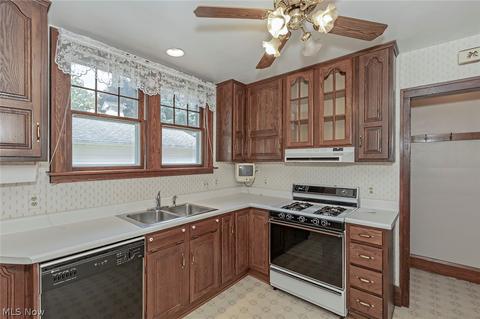 8488 Forestview Ave, Mentor, OH 44060 photo 14