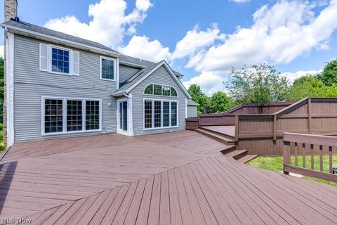 686 Nancy Dr, Aurora, OH 44202 photo 3