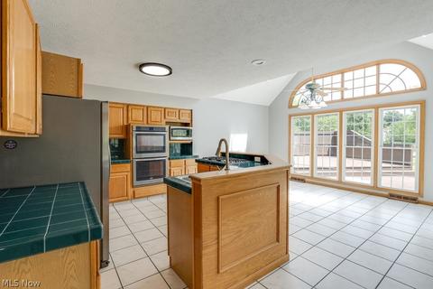 686 Nancy Dr, Aurora, OH 44202 photo 14
