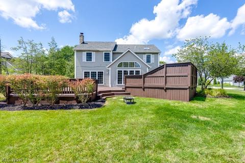 686 Nancy Dr, Aurora, OH 44202 photo 2