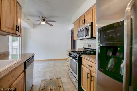 433 Windsor Dr, Elyria, OH 44035 photo 9