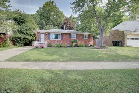 433 Windsor Dr, Elyria, OH 44035 photo 2