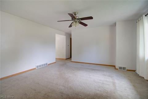 433 Windsor Dr, Elyria, OH 44035 photo 4