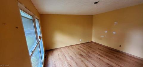 1433 Gurley Ave, Akron, OH 44310 photo 3