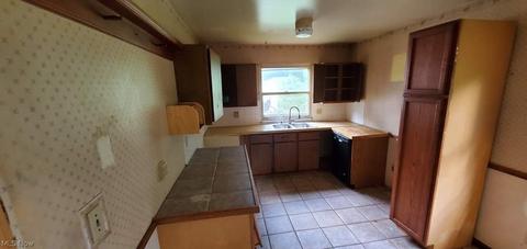 1433 Gurley Ave, Akron, OH 44310 photo 5