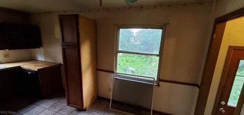 1433 Gurley Ave, Akron, OH 44310 photo 6