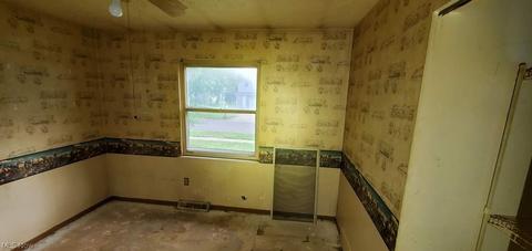 1433 Gurley Ave, Akron, OH 44310 photo 8