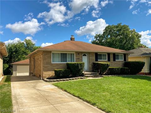 15009 Kennerdown Ave, Maple Heights, OH 44137 photo 1