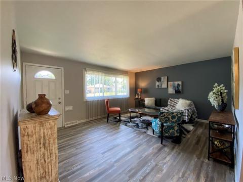 15009 Kennerdown Ave, Maple Heights, OH 44137 photo 4