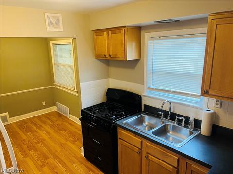 428 E 272nd St, Euclid, OH 44132 photo 4