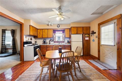 161 Perry St, Struthers, OH 44471 photo 4