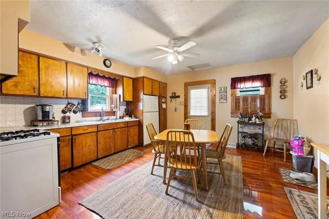 161 Perry St, Struthers, OH 44471 photo 5