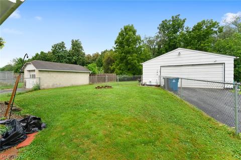 161 Perry St, Struthers, OH 44471 photo 3